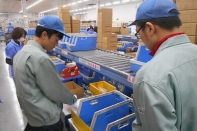 Logistics center tour